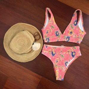 NEVER WORN SHEIN bikini. Cute retro vibes!